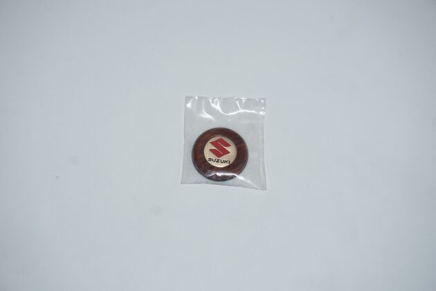 Badge legno suzuki