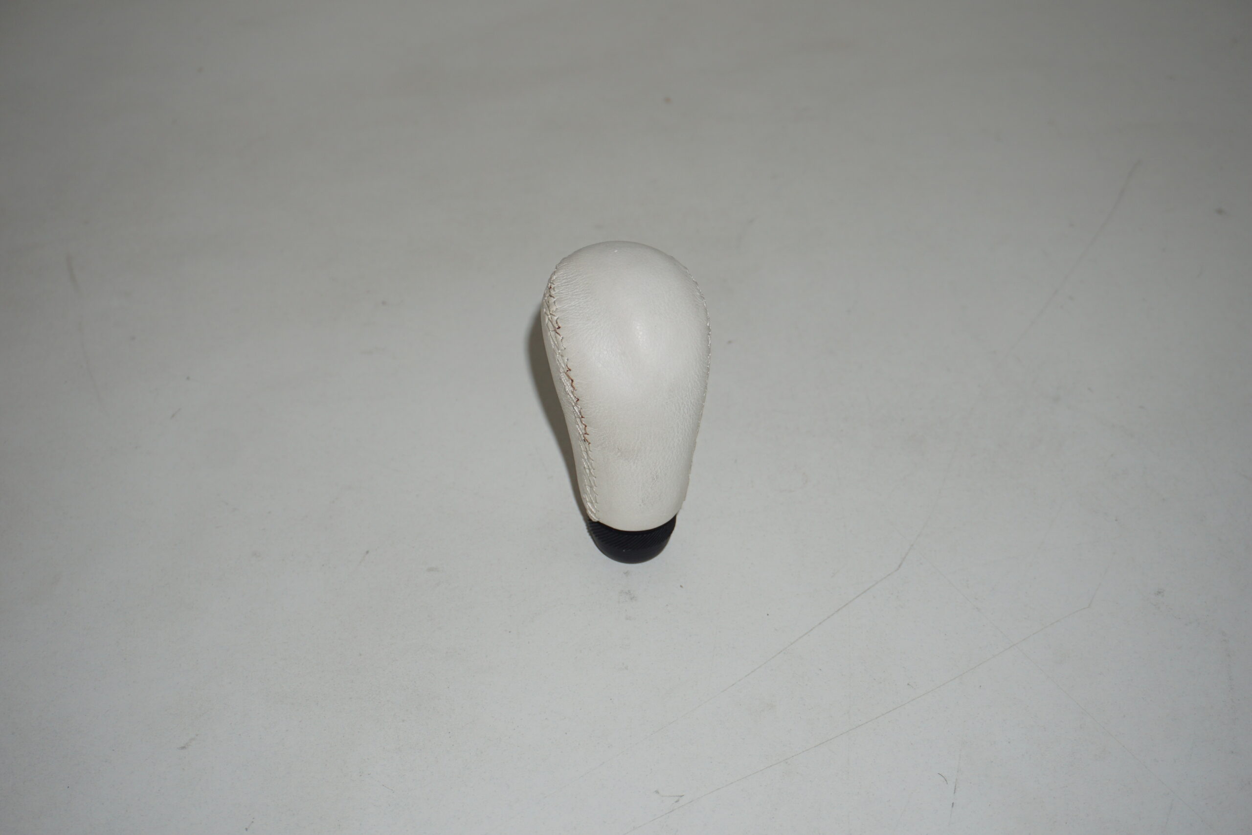 Pomello cambio universale basso in pelle bianca diametro 14mm - immagine 2